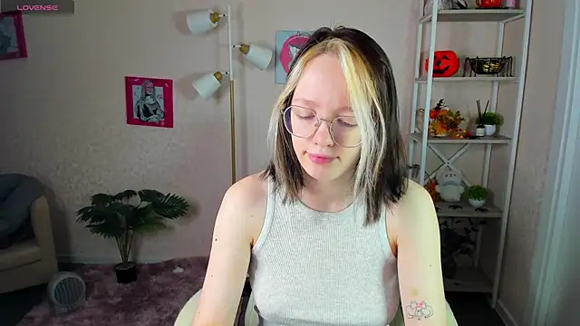 Snapshot of R0cket_bunny chatting on 15, 11, 2025 R0cket bunny online show from 15, 11, 2025