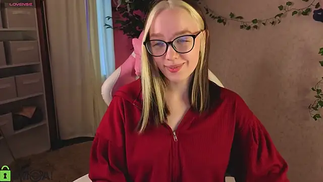 Snapshot of R0cket_bunny chatting on 8, 4, 2026 R0cket bunny online show from 8, 4, 2026