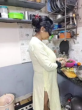 Queen Nightt online show from 11, 1, 2026