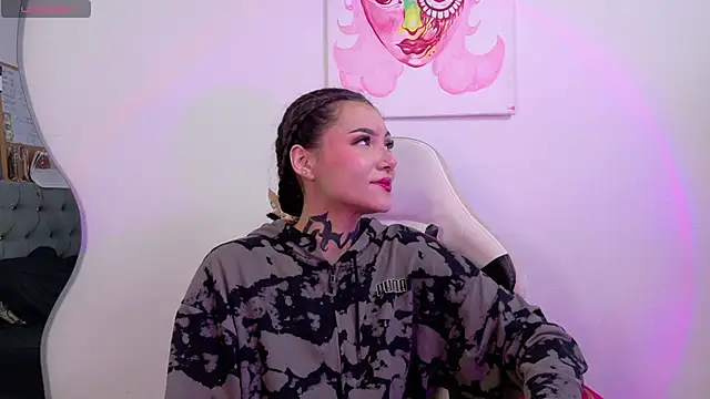 sara queen10 online show from 1, 10, 2025