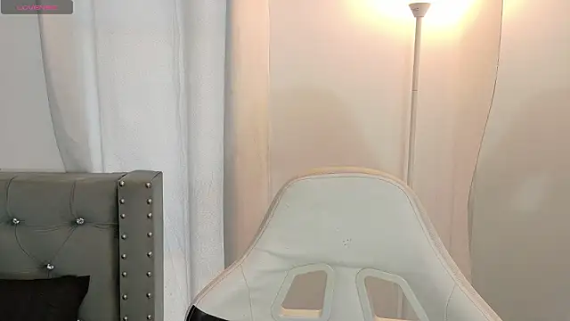 Snapshot of sara_queen10 chatting on 16, 3, 2026 sara queen10 online show from 16, 3, 2026