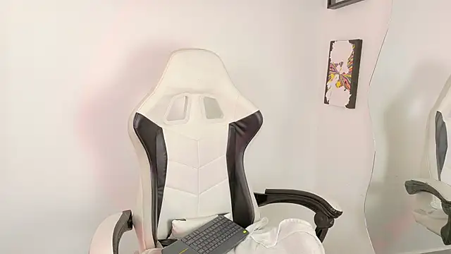 Snapshot of sara_queen10 chatting on 26, 3, 2026 sara queen10 online show from 26, 3, 2026