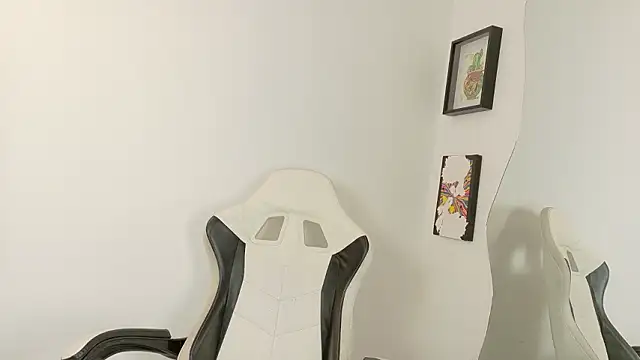 Snapshot of sara_queen10 chatting on 27, 3, 2026 sara queen10 online show from 27, 3, 2026