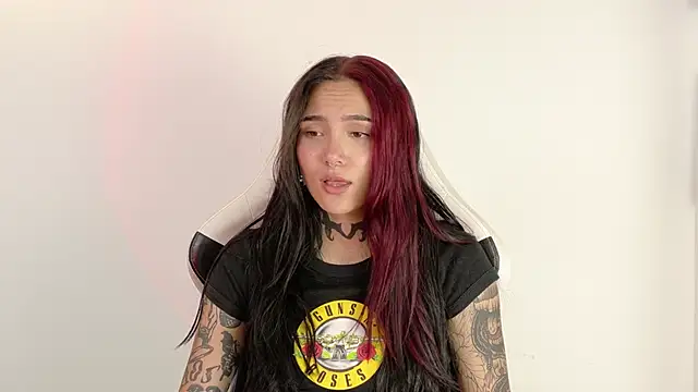 Snapshot of sara_queen10 chatting on 29, 3, 2026 sara queen10 online show from 29, 3, 2026