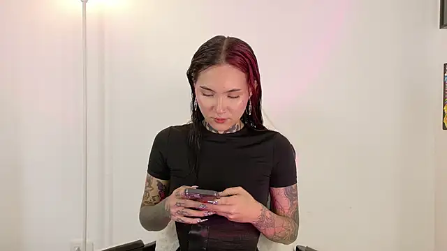 Snapshot of sara_queen10 chatting on 9, 4, 2026 sara queen10 online show from 9, 4, 2026