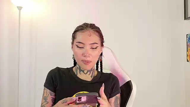 Snapshot of sara_queen10 chatting on 14, 4, 2026 sara queen10 online show from 14, 4, 2026