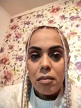 Snapshot of izauri2025 chatting on 4, 5, 2026 izauri2025 online show from 4, 5, 2026