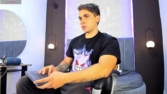 Liam walk  online show from 14, 10, 2025