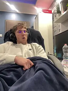 Snapshot of Sexaddict05 chatting on 8, 4, 2026 Sexaddict05 online show from 8, 4, 2026