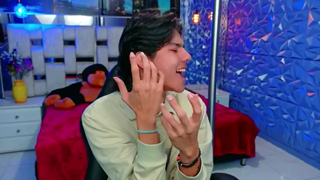 Snapshot of alandelrey57 chatting on 1, 4, 2026 alandelrey57 online show from 1, 4, 2026