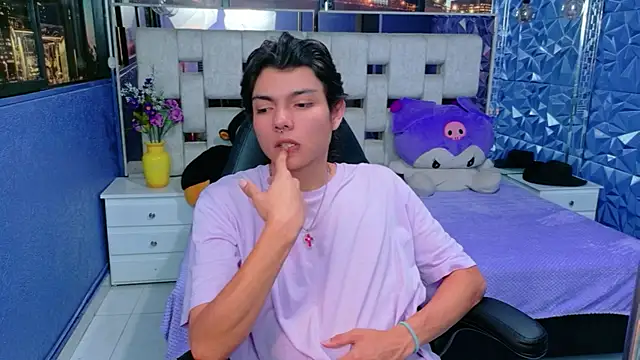 Snapshot of alandelrey57 chatting on 9, 4, 2026 alandelrey57 online show from 9, 4, 2026