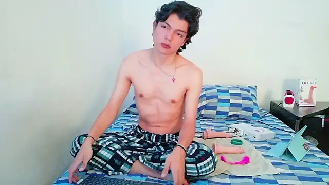 Snapshot of alandelrey57 chatting on 13, 4, 2026 alandelrey57 online show from 13, 4, 2026