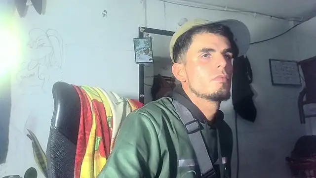 Snapshot of yourskinnybooy chatting on 11, 11, 2025 yourskinnybooy online show from 11, 11, 2025