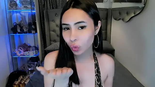 Claudia empress online show from 24, 10, 2025