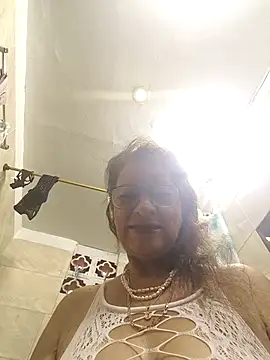 MaryeLunna online show from 1, 11, 2025