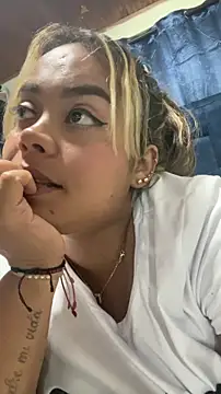 Snapshot of EmilyDuran_ chatting on 21, 4, 2026 EmilyDuran online show from 21, 4, 2026
