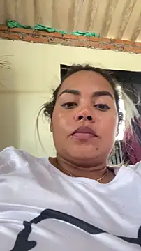 Snapshot of EmilyDuran_ chatting on 21, 4, 2026 EmilyDuran online show from 21, 4, 2026