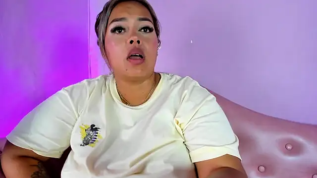Snapshot of EmilyDuran_ chatting on 26, 4, 2026 EmilyDuran online show from 26, 4, 2026
