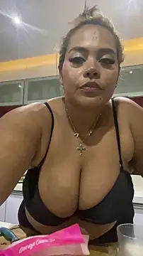 Snapshot of EmilyDuran_ chatting on 28, 4, 2026 EmilyDuran online show from 28, 4, 2026