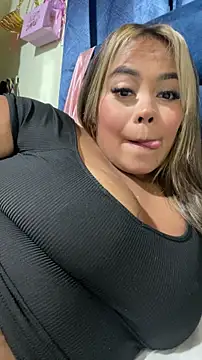 Snapshot of EmilyDuran_ chatting on 21, 5, 2026 EmilyDuran online show from 21, 5, 2026
