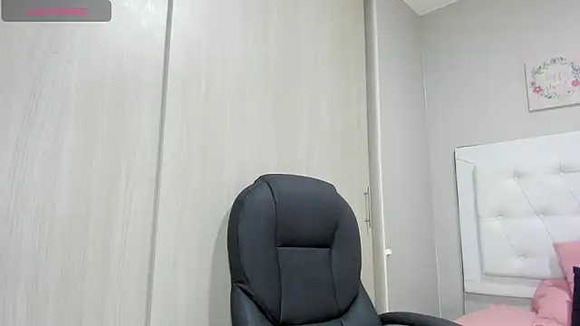 Snapshot of andrea__hills chatting on 10, 10, 2025 andrea hills online show from 10, 10, 2025