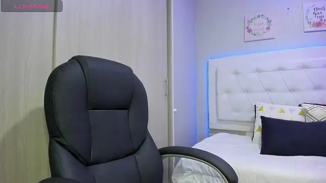 Snapshot of andrea__hills chatting on 20, 10, 2025 andrea hills online show from 20, 10, 2025