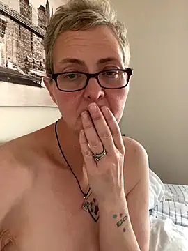 Curvy-Jinx online show from 5, 11, 2025