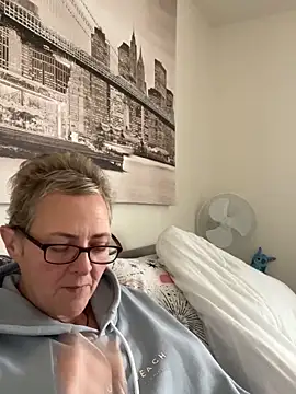 Curvy-Jinx online show from 9, 11, 2025