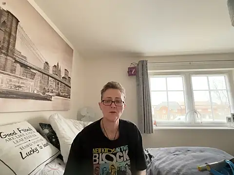 Curvy-Jinx online show from 12, 3, 2026