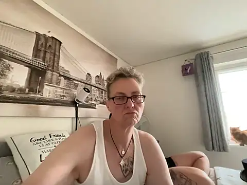 Snapshot of Curvy-Jinx chatting on 14, 6, 2026 Curvy-Jinx online show from 14, 6, 2026