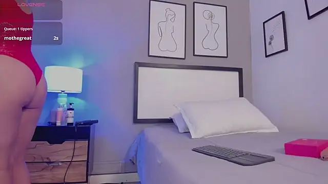 Snapshot of MartinaRizzi chatting on 12, 9, 2025 MartinaRizzi online show from 12, 9, 2025