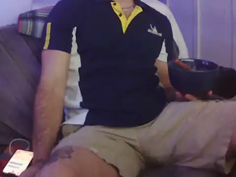 Snapshot of Luv2SuckBWC92 chatting on 10, 9, 2025 Luv2SuckBWC92 online show from 10, 9, 2025