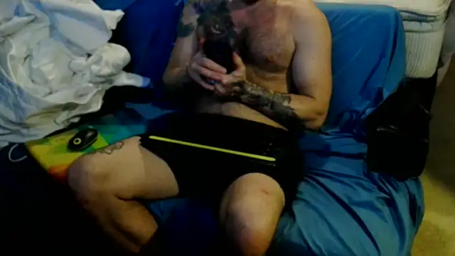 Snapshot of Luv2SuckBWC92 chatting on 14, 10, 2025 Luv2SuckBWC92 online show from 14, 10, 2025