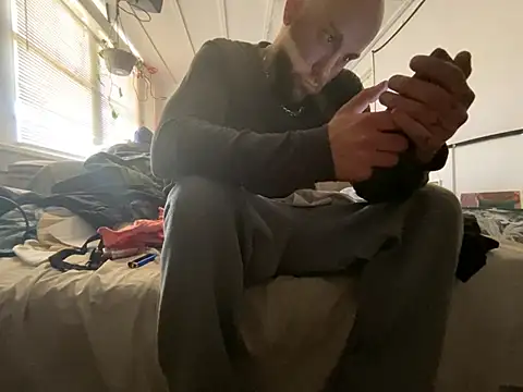 Snapshot of Luv2SuckBWC92 chatting on 19, 3, 2026 Luv2SuckBWC92 online show from 19, 3, 2026