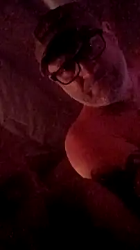 Snapshot of Luv2SuckBWC92 chatting on 20, 3, 2026 Luv2SuckBWC92 online show from 20, 3, 2026