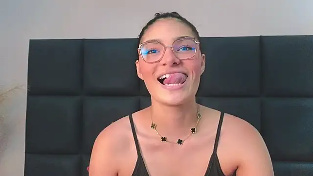 Snapshot of LunaAspen_ chatting on 8, 4, 2026 LunaAspen online show from 8, 4, 2026