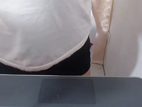 PrettyClaudia online show from 9, 5, 2026