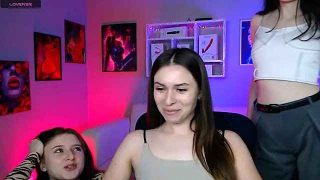 Snapshot of nekky_mouse chatting on 7, 10, 2025 nekky mouse online show from 7, 10, 2025