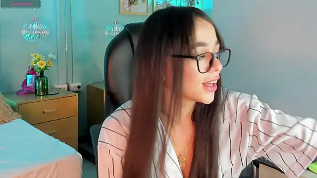 Snapshot of TifannyWolf_ chatting on 11, 11, 2025 TifannyWolf online show from 11, 11, 2025