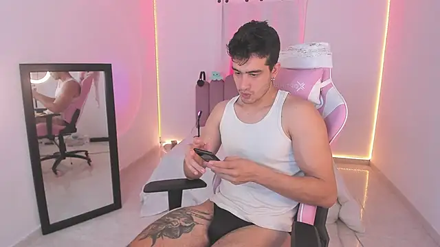 CamCumBoy online show from 4, 12, 2025