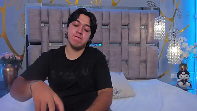 Snapshot of EmilyANDrew_ chatting on 13, 9, 2025 EmilyANDrew online show from 13, 9, 2025