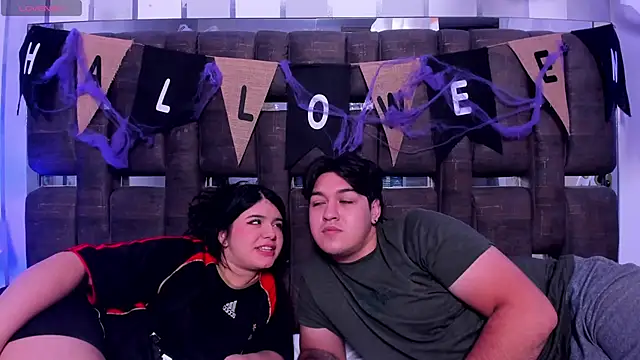 Snapshot of EmilyANDrew_ chatting on 30, 10, 2025 EmilyANDrew online show from 30, 10, 2025