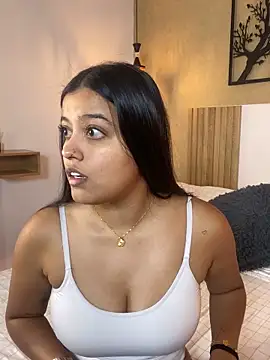 Camila Bustamante online show from 16, 9, 2025