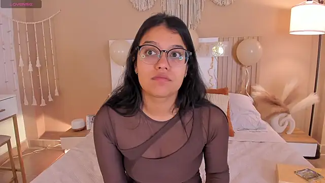 Camila Bustamante online show from 3, 7, 2026