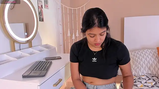 Camila Bustamante online show from 4, 7, 2026