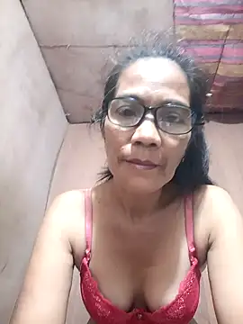 Snapshot of ImYourWoman_55 chatting on 16, 11, 2025 ImYourWoman 55 online show from 16, 11, 2025