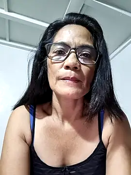 Snapshot of ImYourWoman_55 chatting on 27, 4, 2026 ImYourWoman 55 online show from 27, 4, 2026