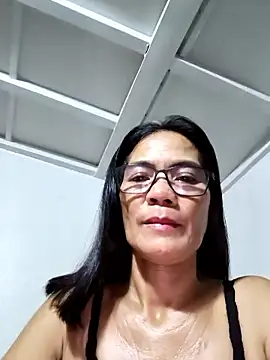 Snapshot of ImYourWoman_55 chatting on 15, 5, 2026 ImYourWoman 55 online show from 15, 5, 2026