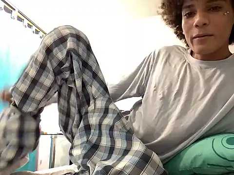 Snapshot of Max_Rain chatting on 14, 4, 2026 Max Rain online show from 14, 4, 2026