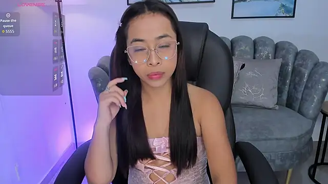 Snapshot of July_Adams chatting on 23, 11, 2025 July Adams online show from 23, 11, 2025